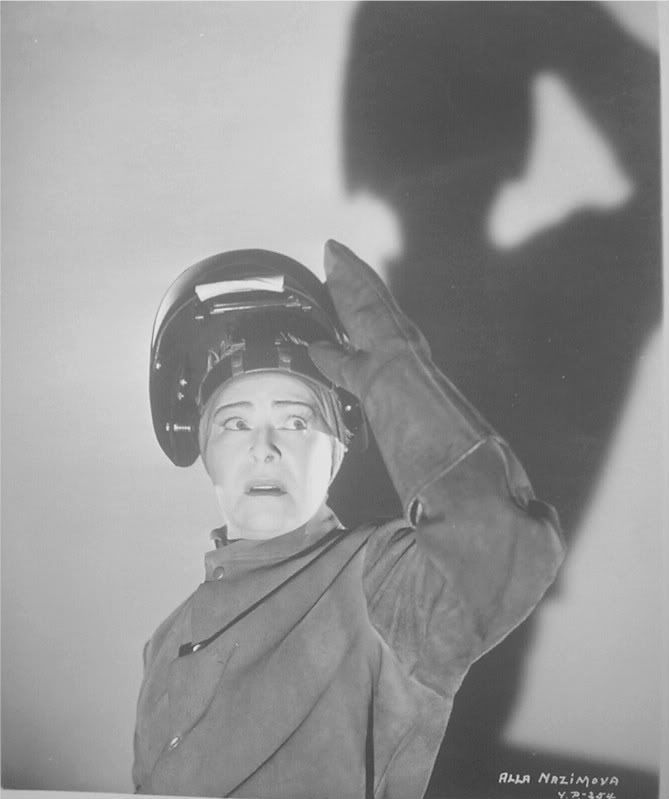 ... Claudette Colbert's American character in Since You Went Away (1944